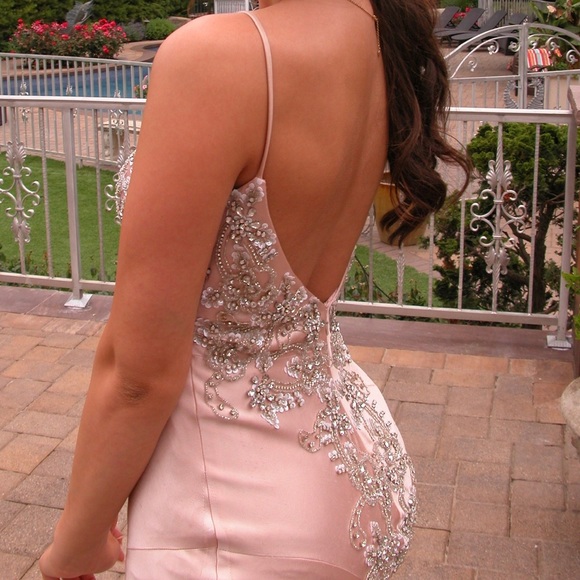 Stunning beaded gown. - Picture 4 of 6